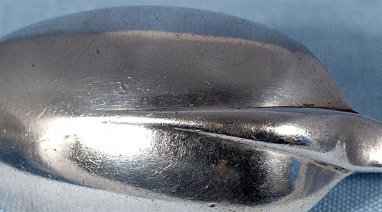 A pair of William III silver dognose rat tail table spoons Length 197mm, weight 4.5oz/143grms